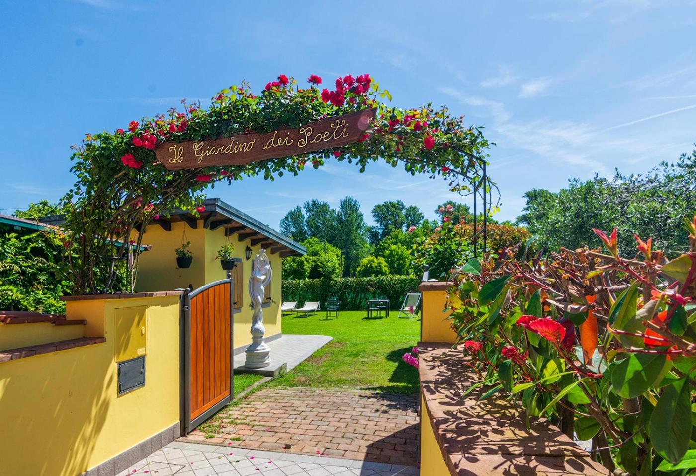 La Mandolata Dei Poeti Apartaments لوكا المظهر الخارجي الصورة
