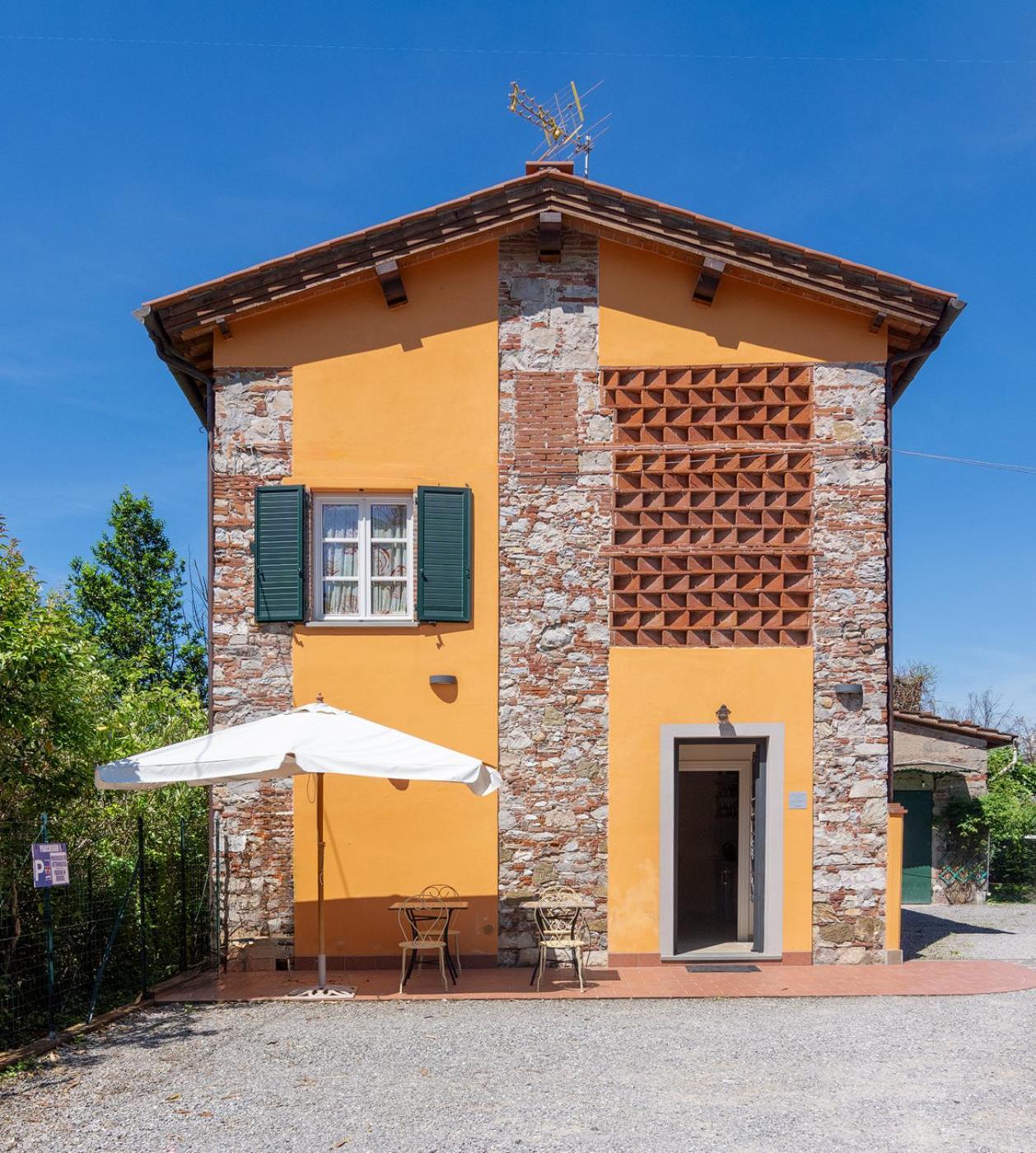 La Mandolata Dei Poeti Apartaments لوكا المظهر الخارجي الصورة